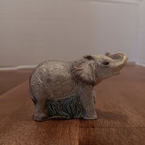 Littles Stone Criyter Elephant SCL-142 Figurine